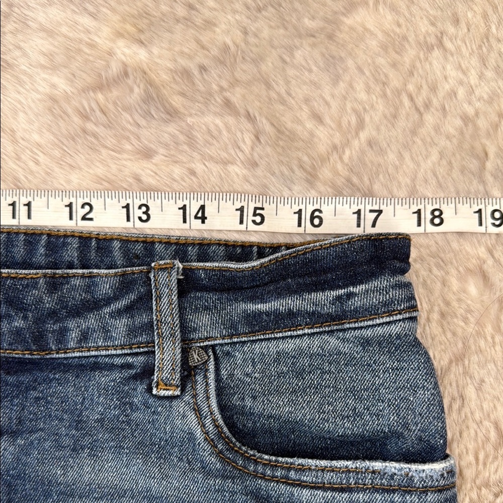 Kut from the Kloth
Hannah Jean Skirt, Size 14 - Picture 2 of 9